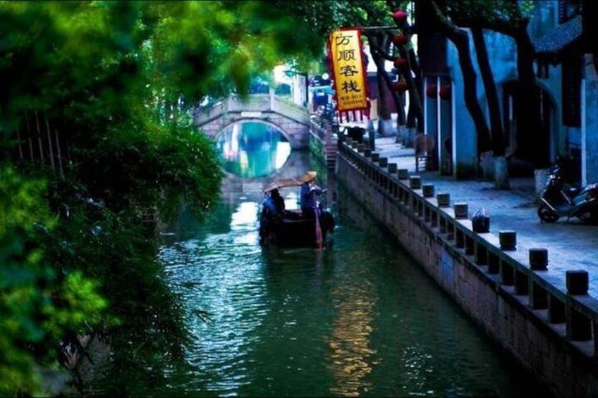 Private Tongli Water Town Tour from Suzhou with All Inclusive Option