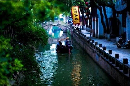 Private Tongli Water Town Tour from Suzhou with All-inclusive Option