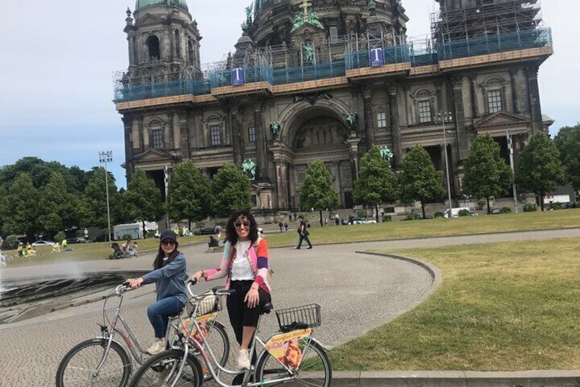 Small-Group Historical Bike Tour in Berlin