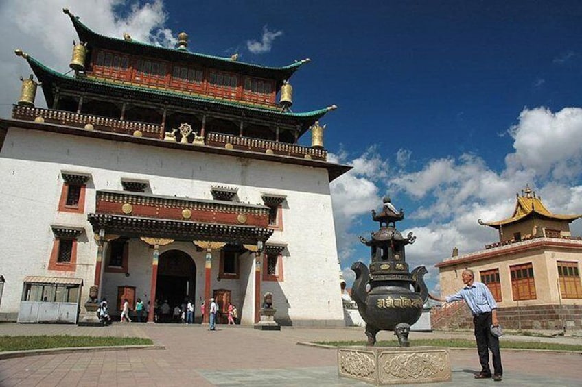 Full-Day Tour of Ulaanbaatar With Museum and Black-market