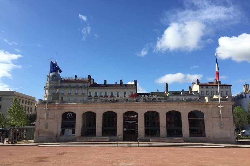 Pavillon Office du tourisme 
Place Bellecour Lyon 2