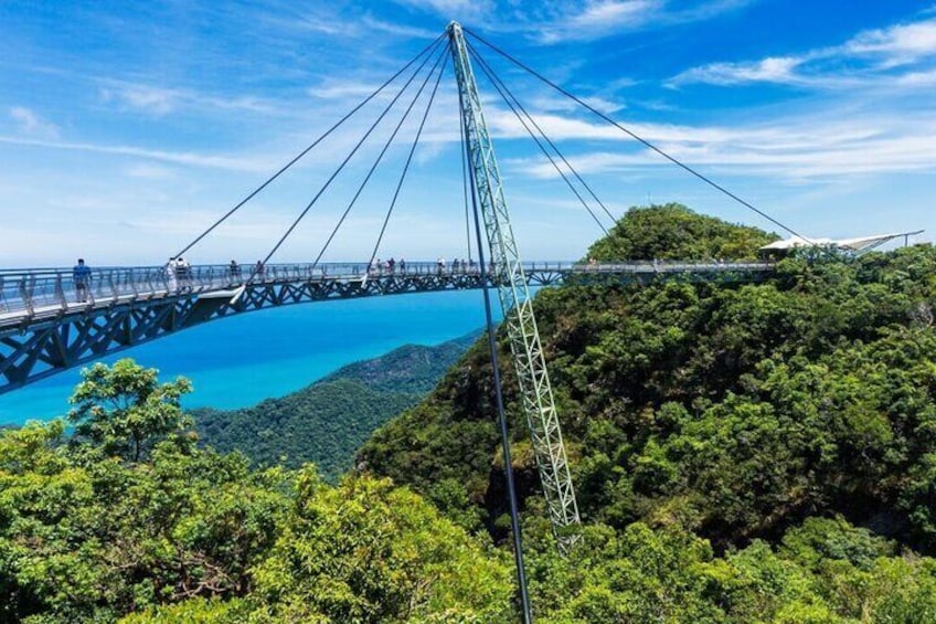 Measuring at 125m in length, the structure ranks among the world’s longest curve suspension bridge
