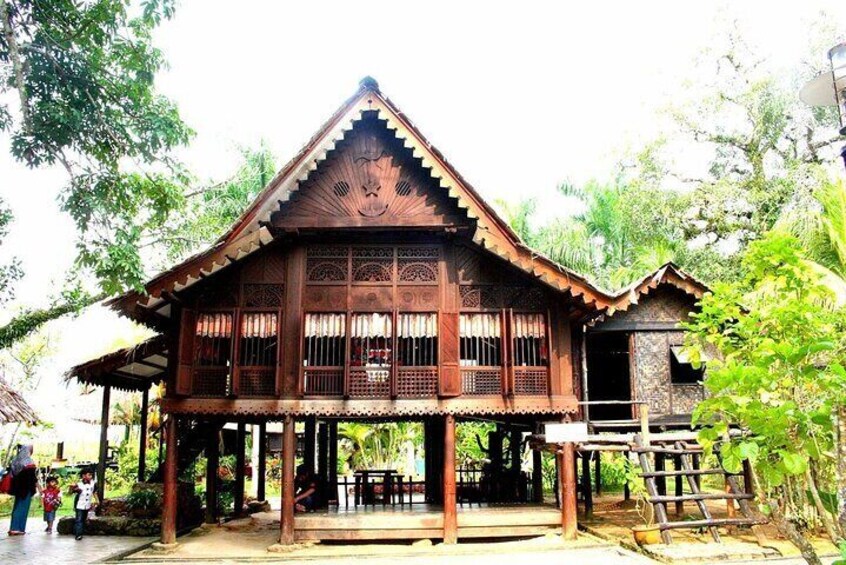 Learn about the fascinating legend of Princess Mahsuri and her curse at the traditional reconstructed Malay house of Makam Mahsuri.