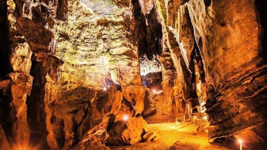 Cradle of Human Kind Tour - Maropeng and Wondercave Tour