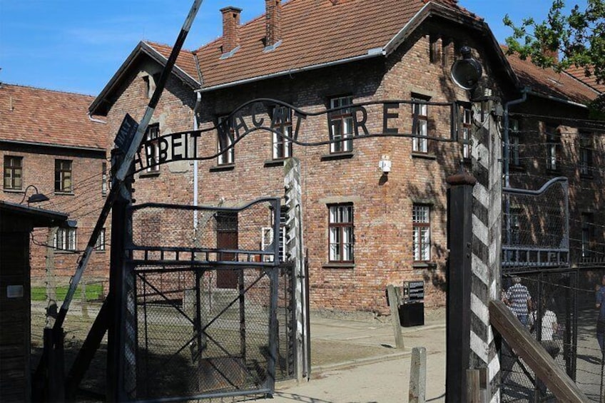 auschwitz-birkenau-live-guided-tour-with-transportation-and-hotel-pickup