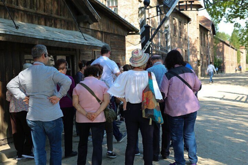 Auschwitz Birkenau: Live-Guided Tour with Transportation and Hotel Pickup