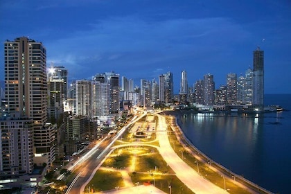 Recorrido por la ciudad de Panamá con Canal de Panamá y esclusas de Miraflo...