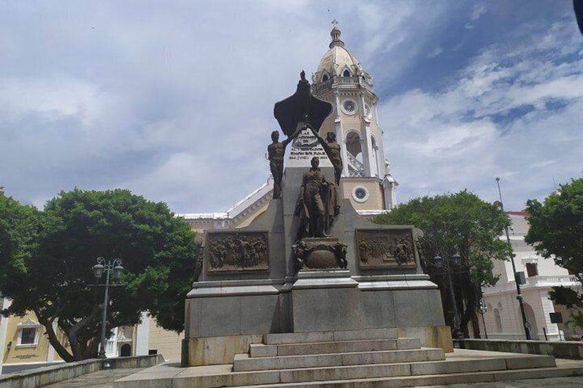 Panama Canal Miraflores Locks and City Tour