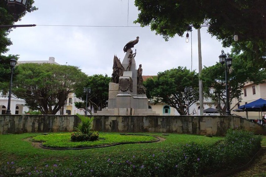 Panama Canal Miraflores Locks and City Tour