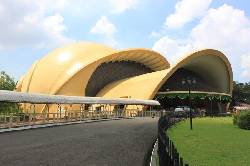 Teater Imax Keong Mas