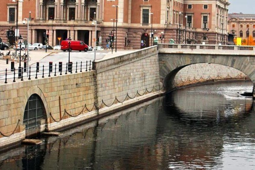 Cruise under 15 of Stockholm's bridges on this sightseeing cruise