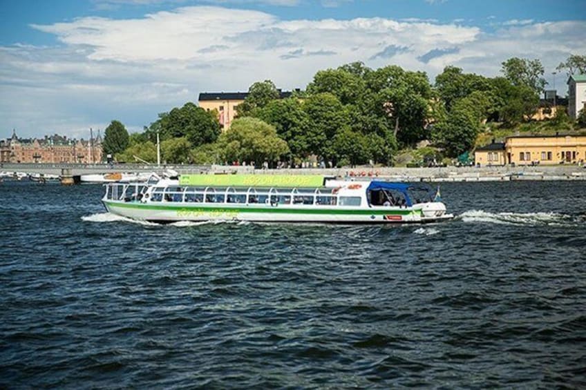 Hop-On Hop-Off Bus and Boat Ticket in Stockholm