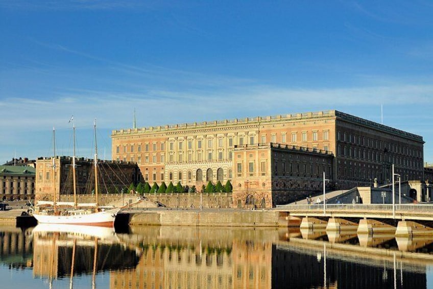 Hop-On Hop-Off Bus and Boat Ticket in Stockholm