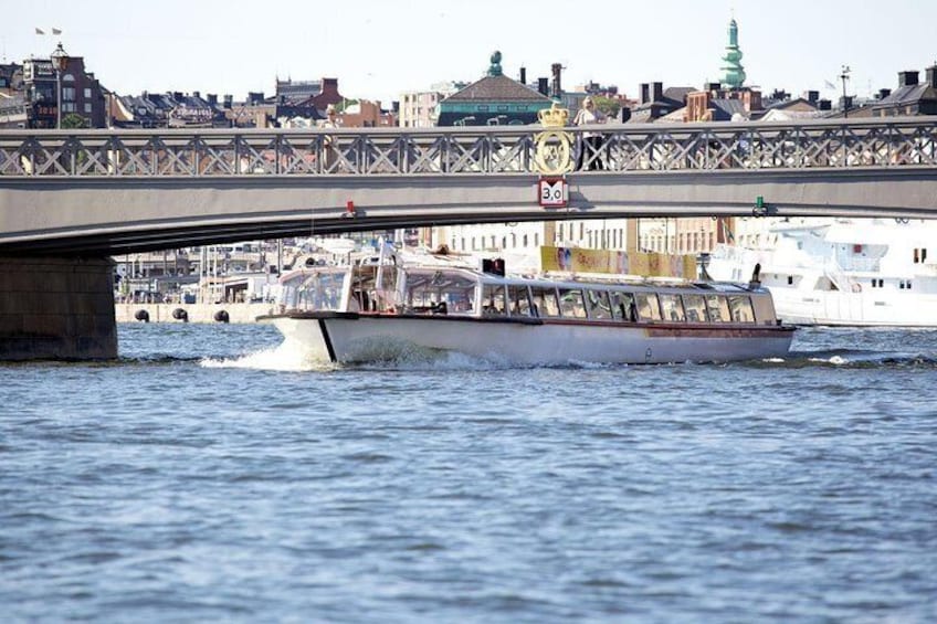 Hop-On Hop-Off Bus and Boat Ticket in Stockholm