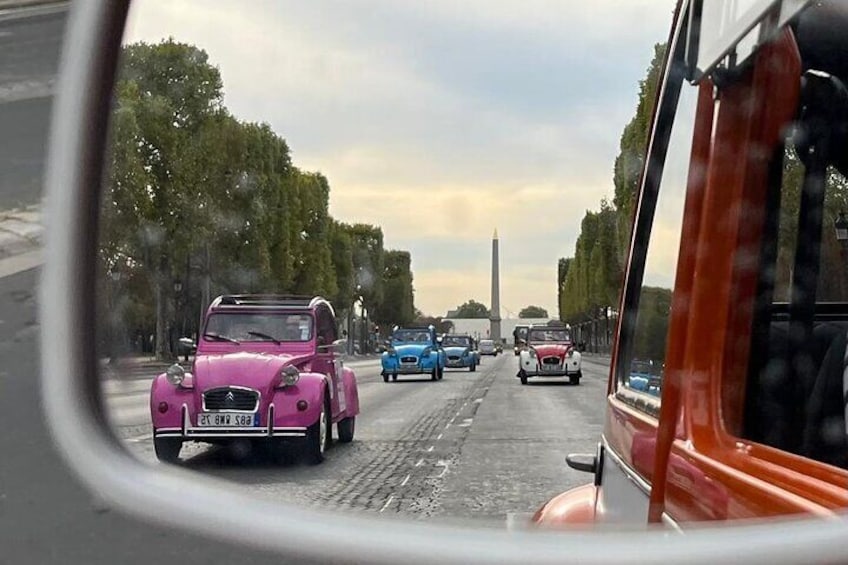 Private tour Paris sightseeing in 2CV