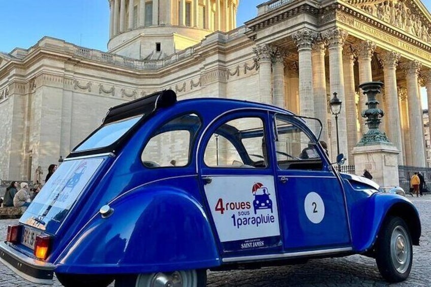 Private tour Paris sightseeing in 2CV