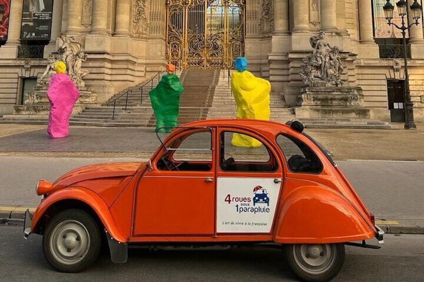 Private tour Paris sightseeing in 2CV