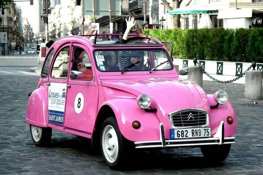 Private Tour: 2CV Paris City Highlights Tour 45m