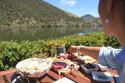 Douro Valley Private Tour (All-inclusive) Port Tasting and Lunch