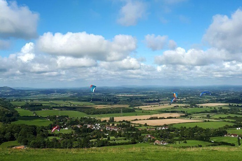 Paragliders at Devil's Dyke