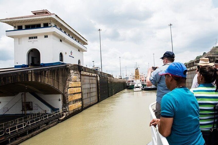 Panama Canal Partial Transit Tour from Panama City