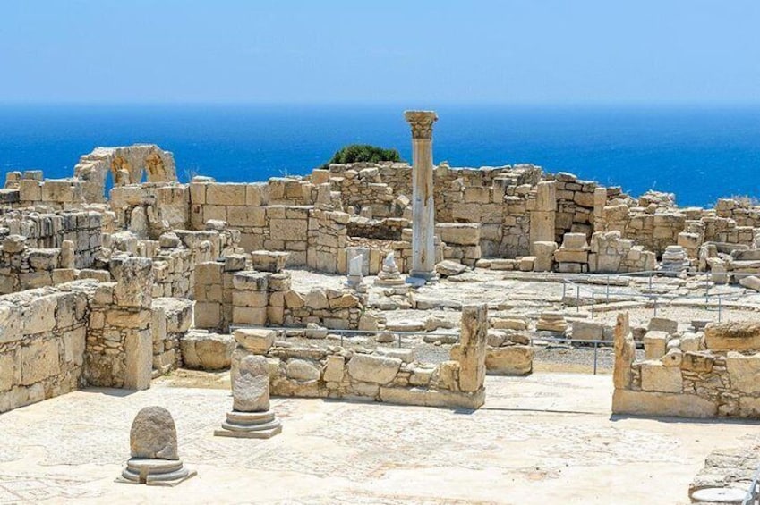 Pafos and Kourion Coach Excursion in Italian
