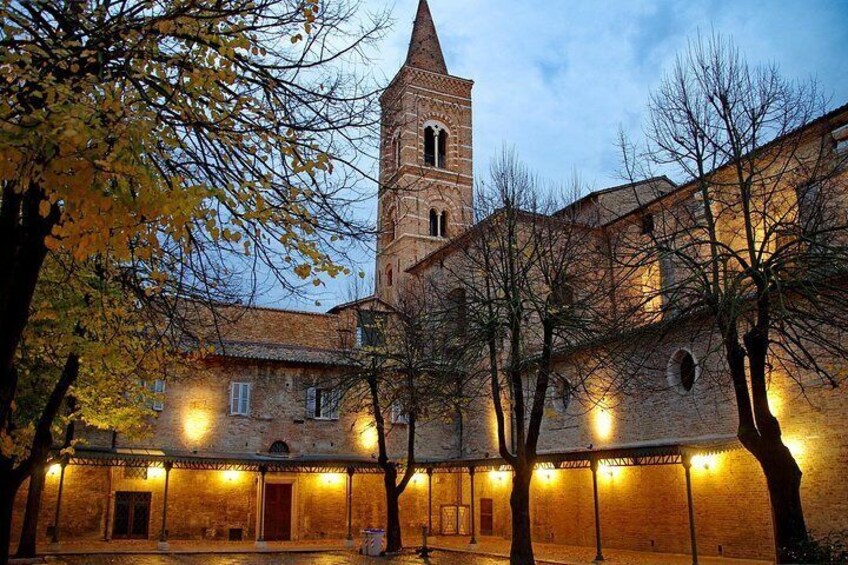 Private walking tour of Urbino with a local guide