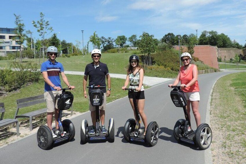 Small group tour 2H 2