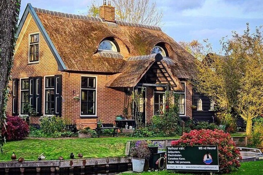 Giethoorn and Zaanse Schans Tour with Small Electric Boat Trip 