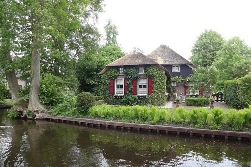 Giethoorn and Zaanse Schans Small-Group Day Tour
