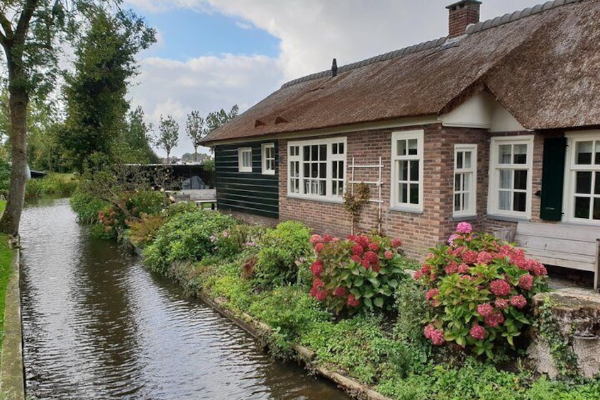 Giethoorn and Zaanse Schans Small-Group Day Tour