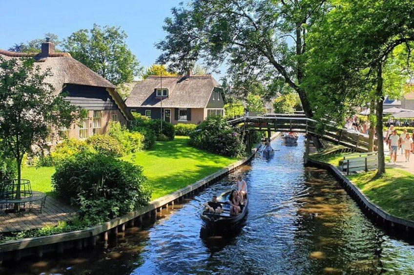 Giethoorn and Zaanse Schans Small-Group Day Tour