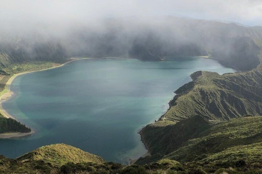 Full-Day 4WD Tour to Lagoa do Fogo and Lagoa das Sete Cidades