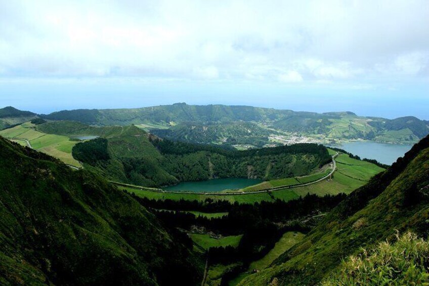 Private Full-Day 4x4 Tour to Lagoa do Fogo & Lagoa das Sete Cidades