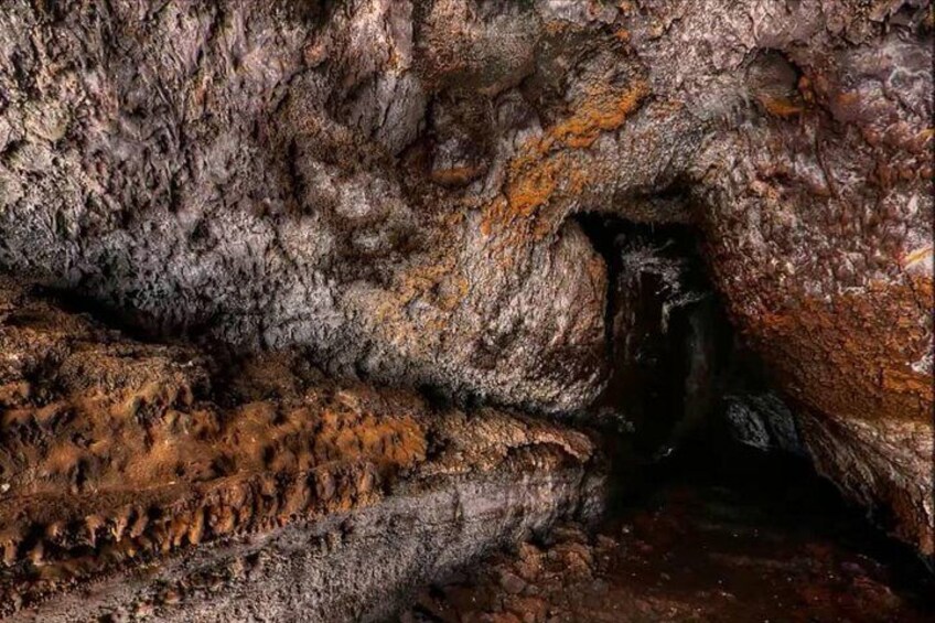 Speleology Tour in Cueva de Las Palomas in La Palma