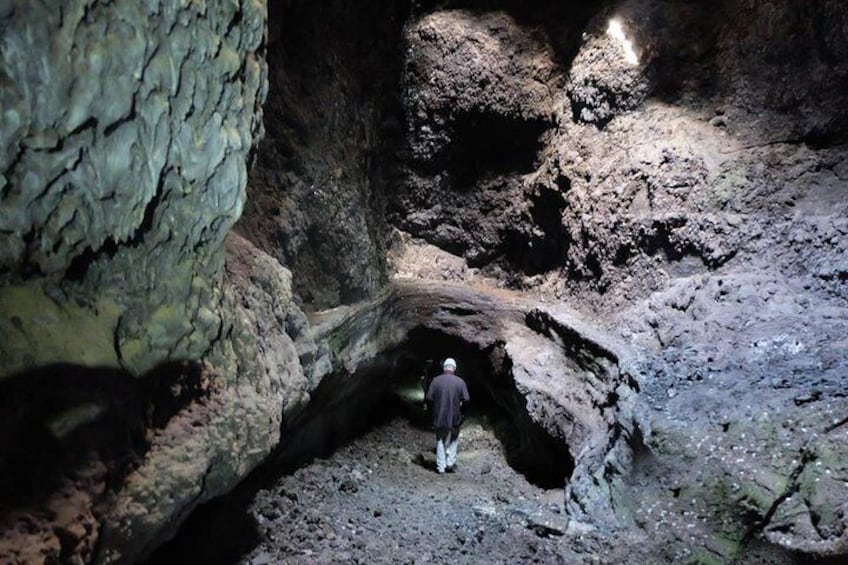 Speleology Tour in Cueva de Las Palomas in La Palma