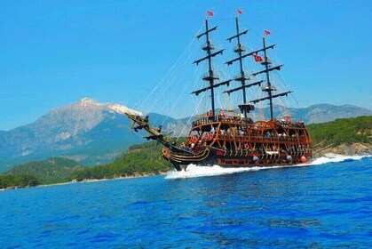From Antalya: 6-Hour Sun & Snorkelling Cruise in Kemer