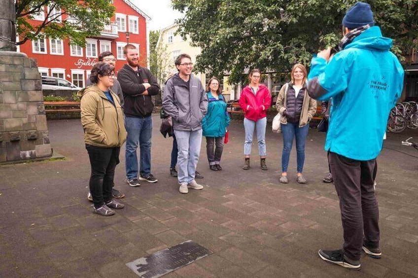 Our fun.loving guides know the story behind every statue, landmark and quirky detail about the city. Don´t be shy to ask!