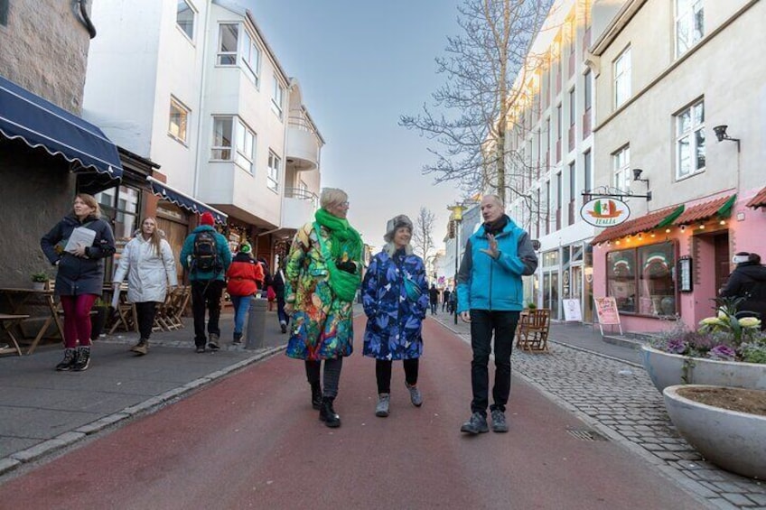 We take a stroll down Laugavegur, Iceland´s main shopping street, littered with cute boutiques and unique gift shops.