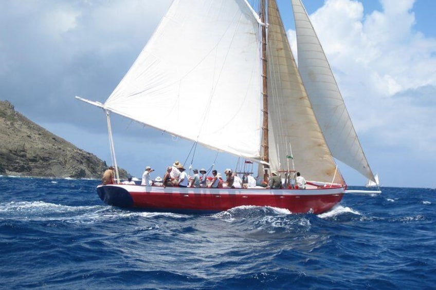 Sailing to Prickly Pear