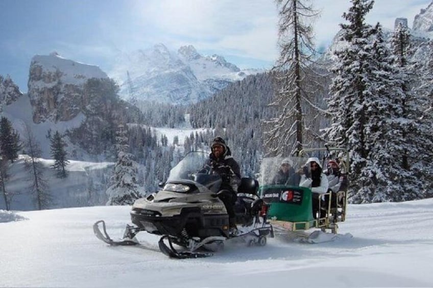 Snowmobile with shuttle