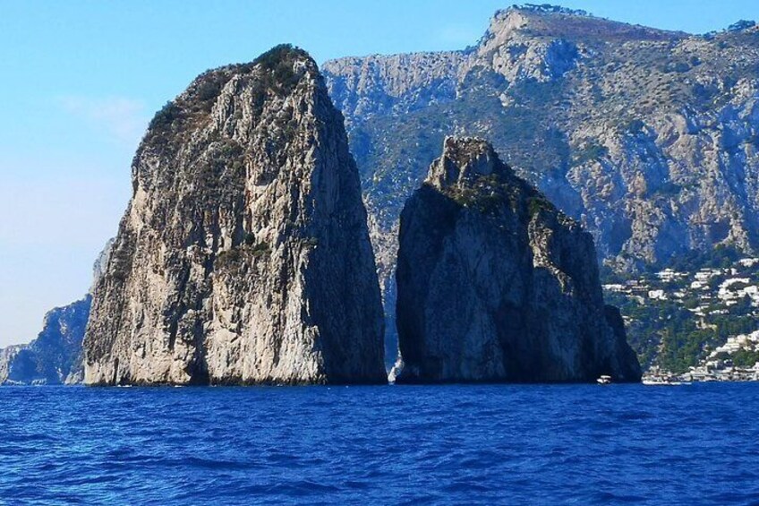 Private boat tour around Capri with Classy Gozzo