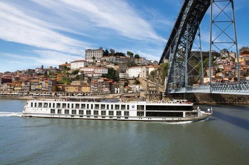 Private Porto from Lisbon with Portuguese lunch and Porto wine tasting