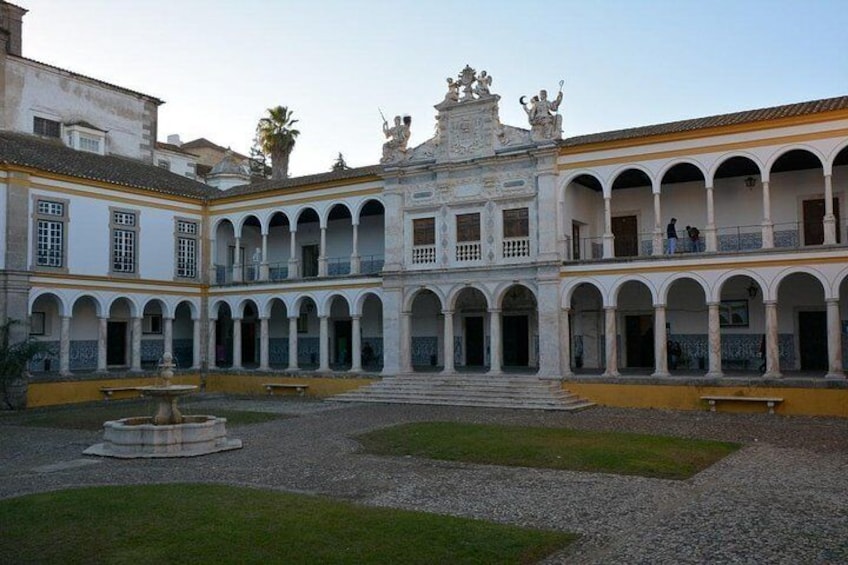 Private Tour to Evora and Merida - World Heritage City of the Roman Empire