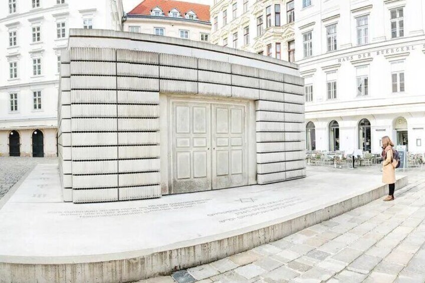 Historical Hitler Walking Tour of Vienna