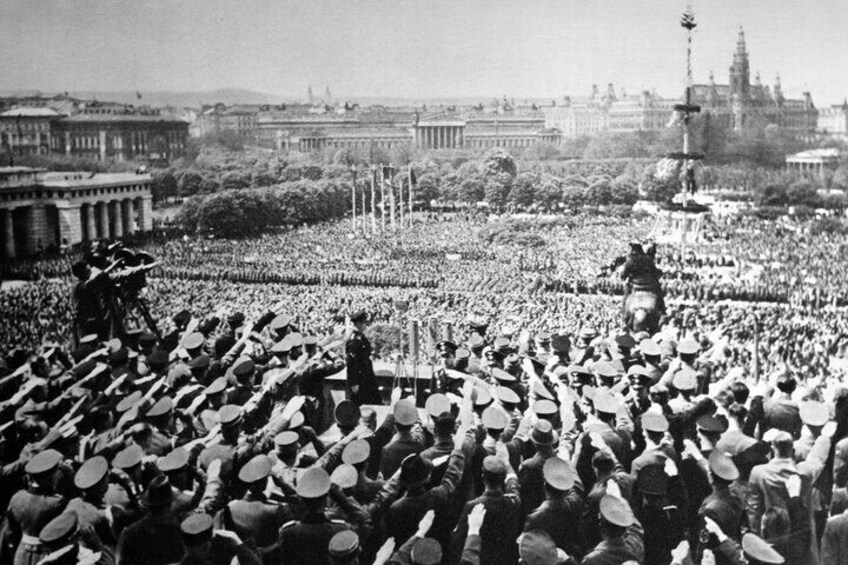 Historical Hitler Walking Tour of Vienna