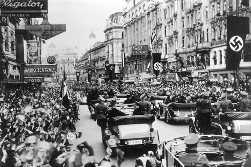 Historical Hitler Walking Tour of Vienna
