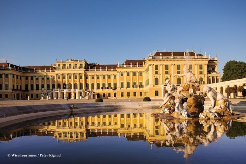 Skip the Line: Schonbrunn Palace Guided Tour in Vienna