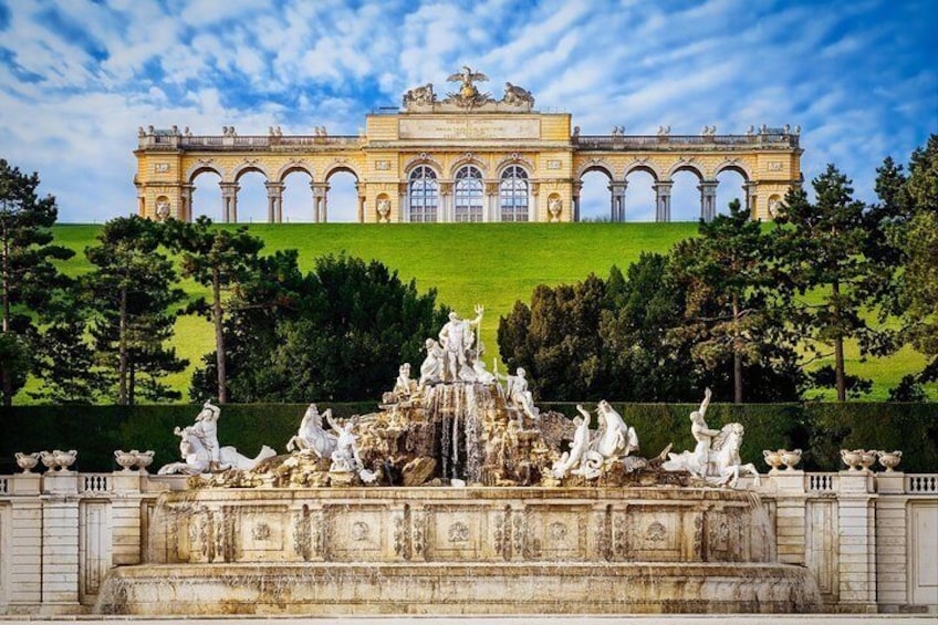 Skip the Line: Schonbrunn Palace Guided Tour in Vienna