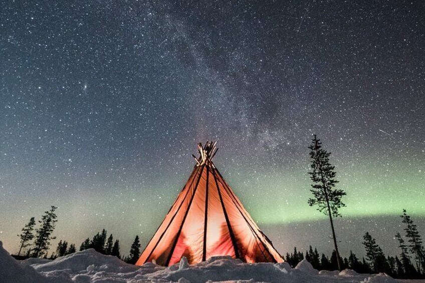 Aurora Kota in Arctic wilderness